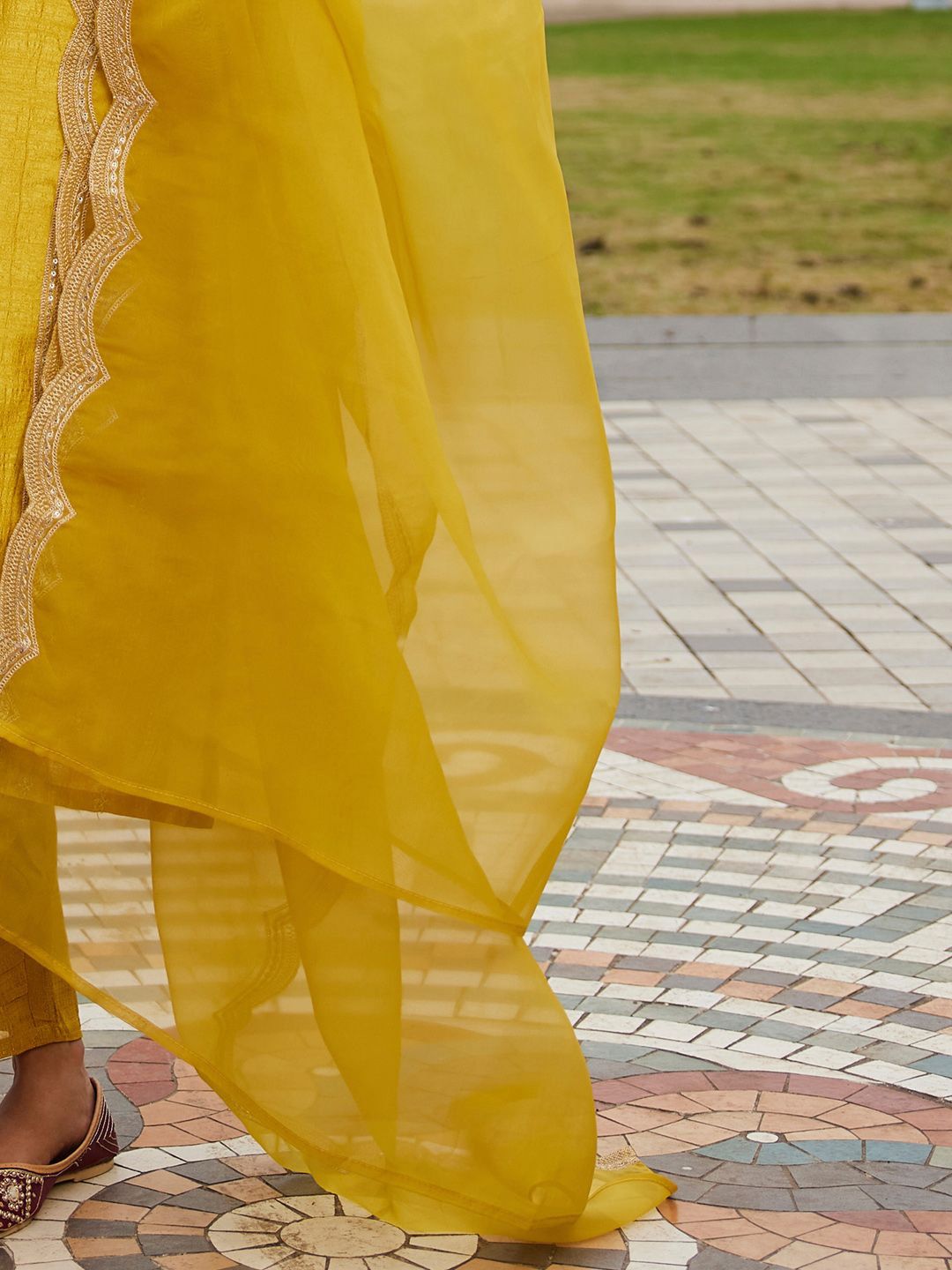 Women Ethnic Motifs Embroidered Regular Kurta with Trousers & With Dupatta