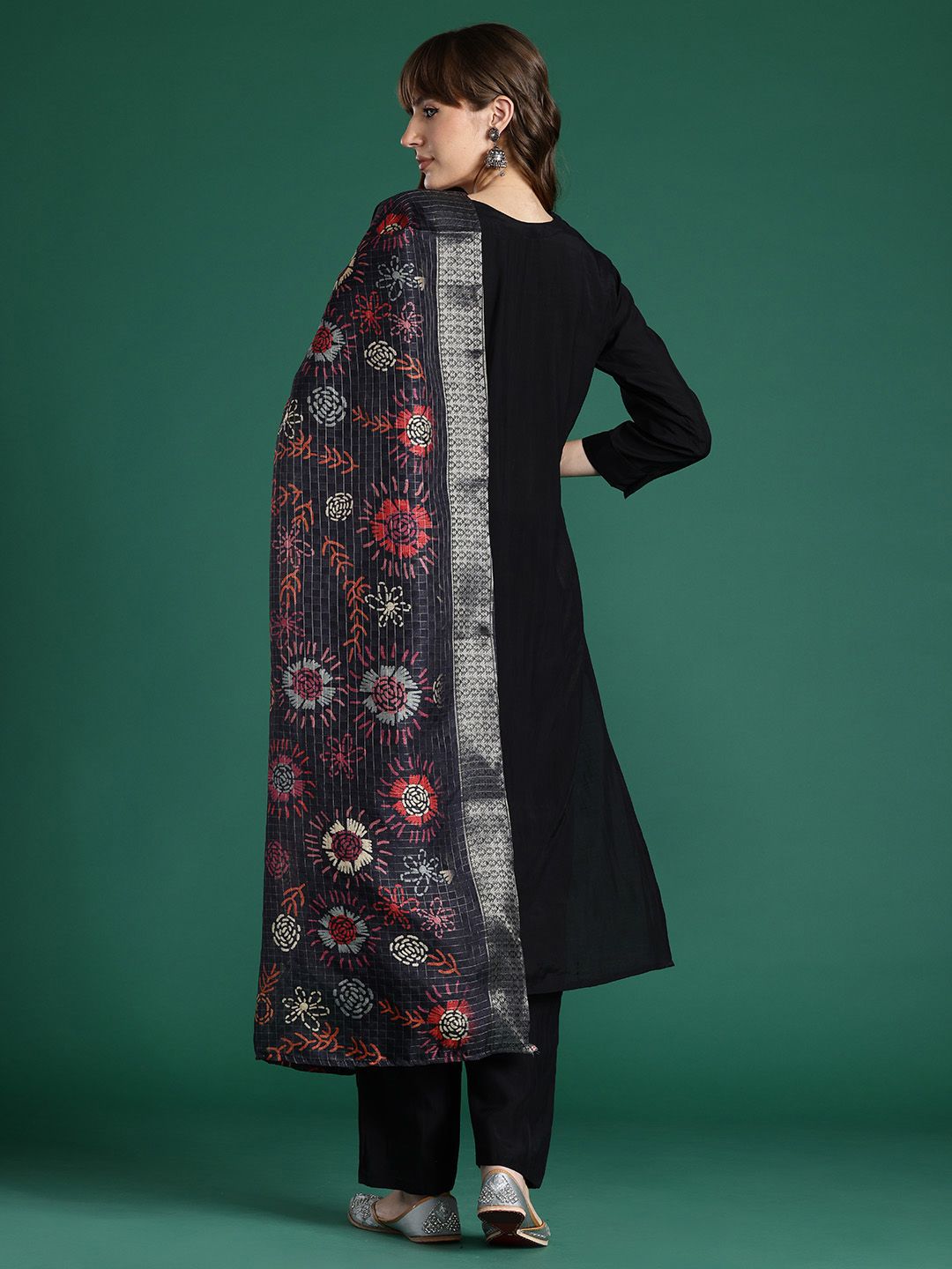 Floral Embroidered Regular Thread Work Kurta with Trousers & With Dupatta