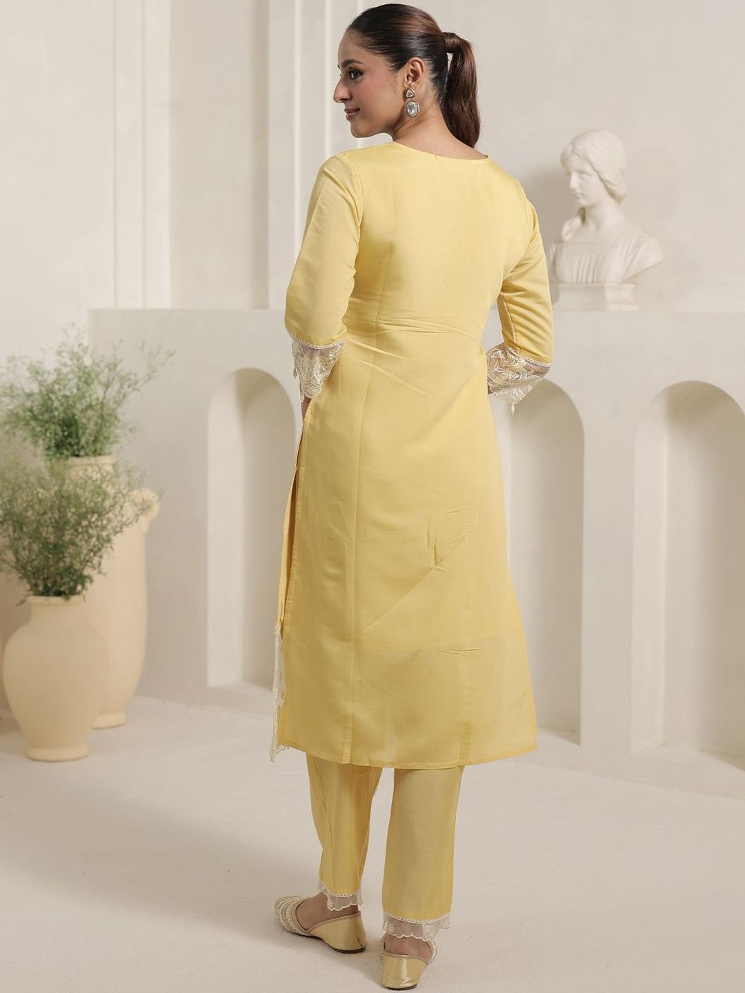 Floral Embroidered Thread Work Straight Kurta & Trousers With Dupatta