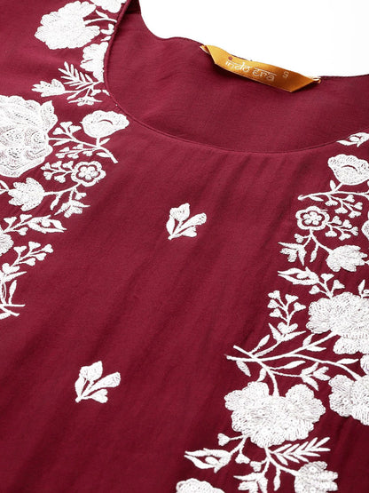 Floral Embroidered Panelled Thread Work Kurta With Trousers & Dupatta