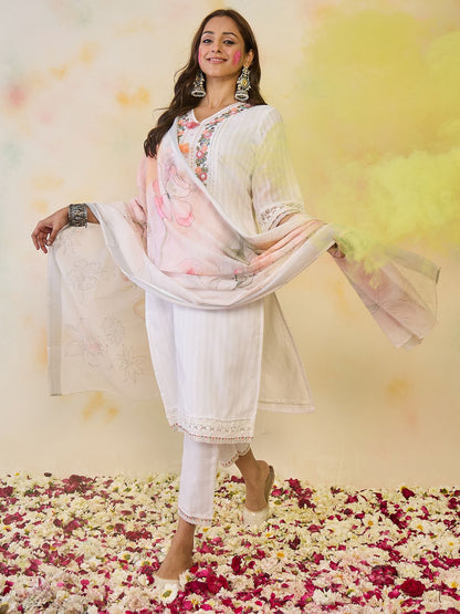 Women Floral Embroidered Thread Work Pure Cotton Kurta with Trousers & Dupatta