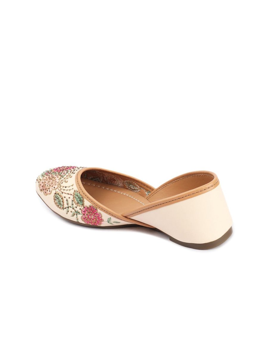 Dhiyona AK Embroidered Mojaris