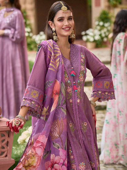 Women Floral Embroidered Panelled Thread Work Kurta with Trousers & With Dupatta