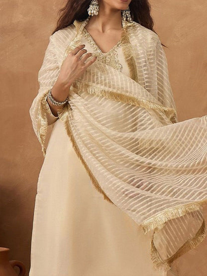 Dhiyona VA Women'sYoke Design V-Neck Straight Kurta With Trousers & Dupatta