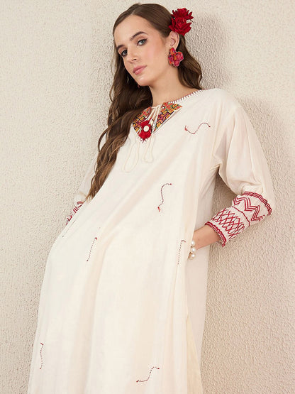 Women Ethnic Motifs Embroidered Cotton Kurta with Trousers