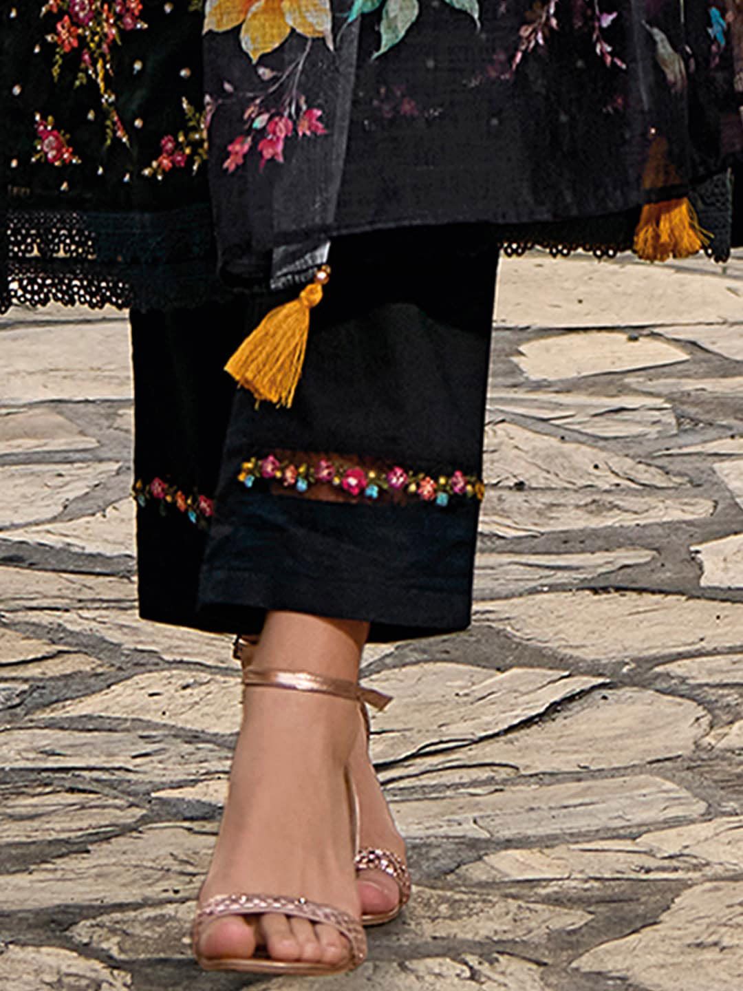 Dhiyona IE Floral Embroidered Regular Thread Work Pure Cotton Straight Kurta Set