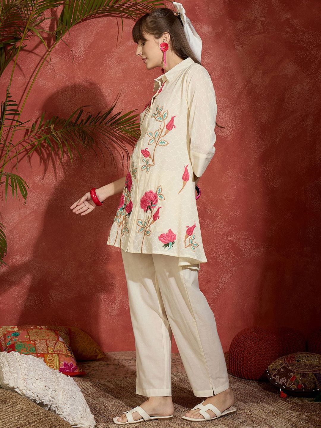 Dhiyona IE Women Floral Embroidered Regular Thread Work Pure Cotton Kurta with Trousers