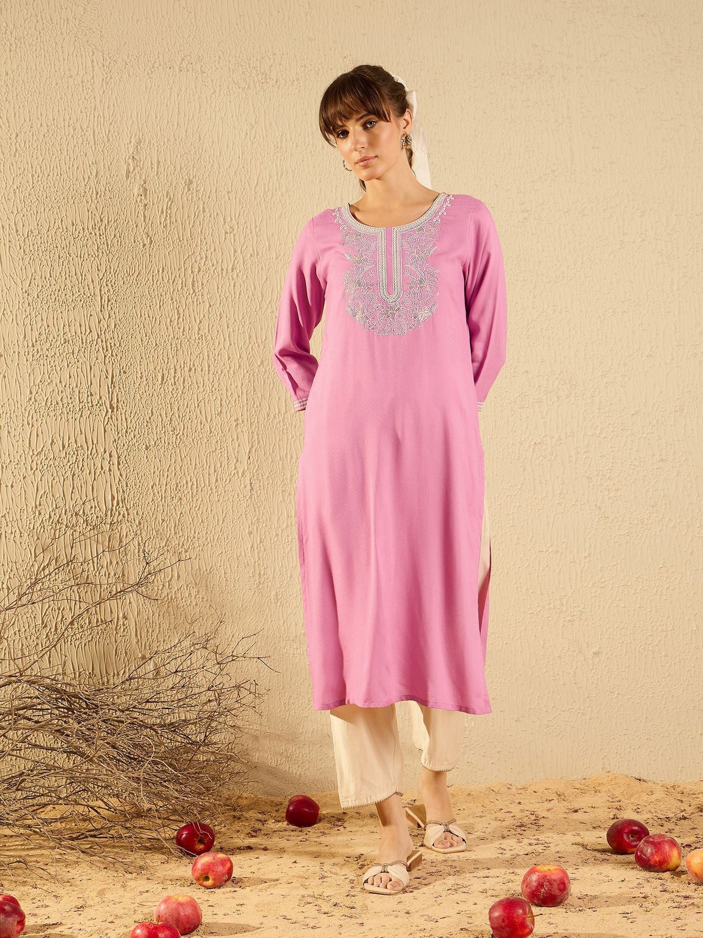 Dhiyona IE Floral Embroidered Round Neck Machine Weave Straight Kurta
