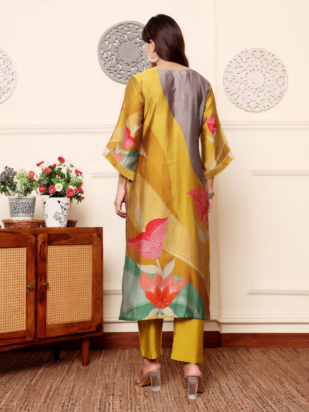 Dhiyona VA Women'sQuirky Printed V-Neck Chanderi Silk Straight Kurta With Trousers
