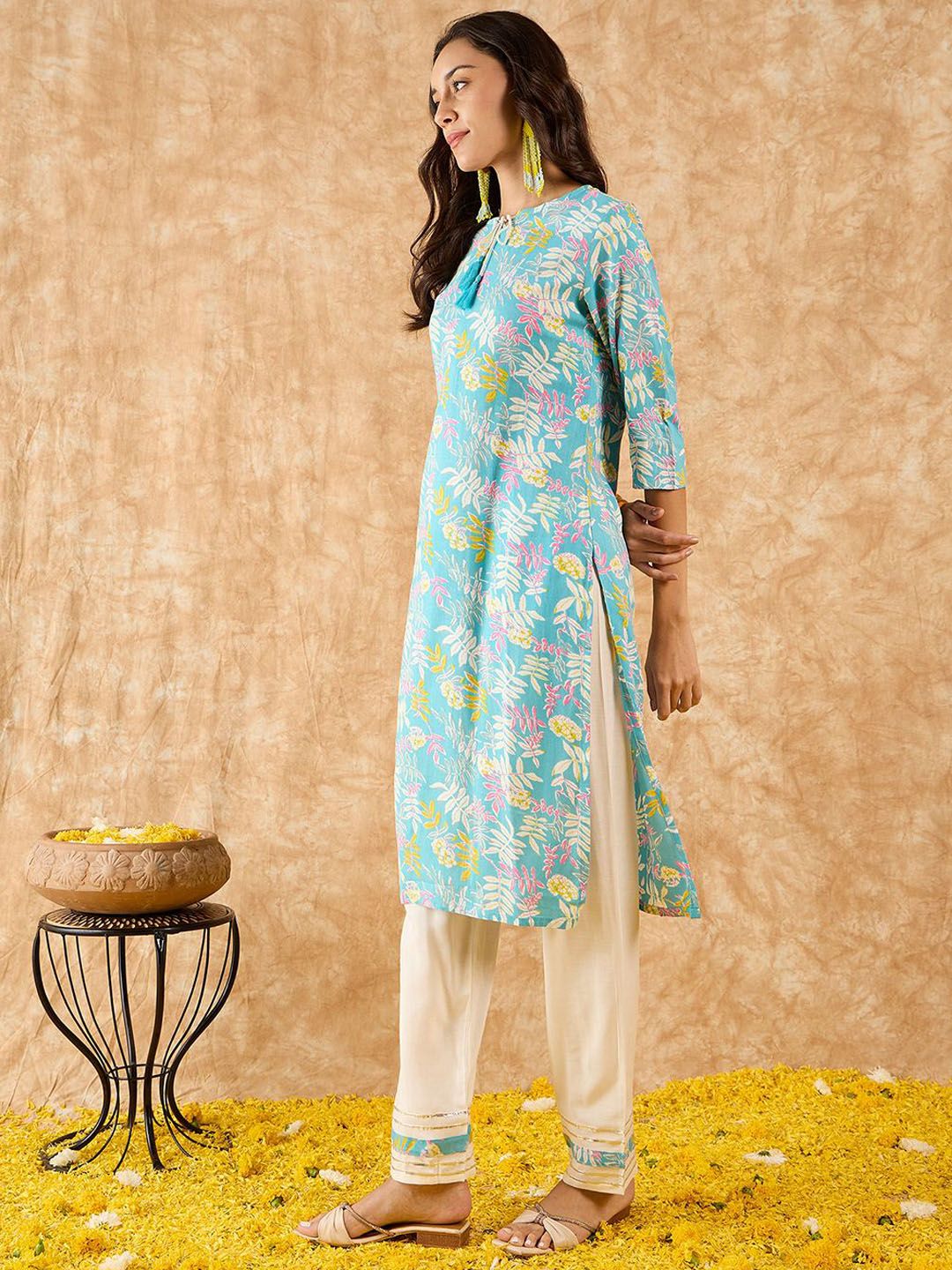 Dhiyona IE Floral Printed Straight Kurta with Trousers