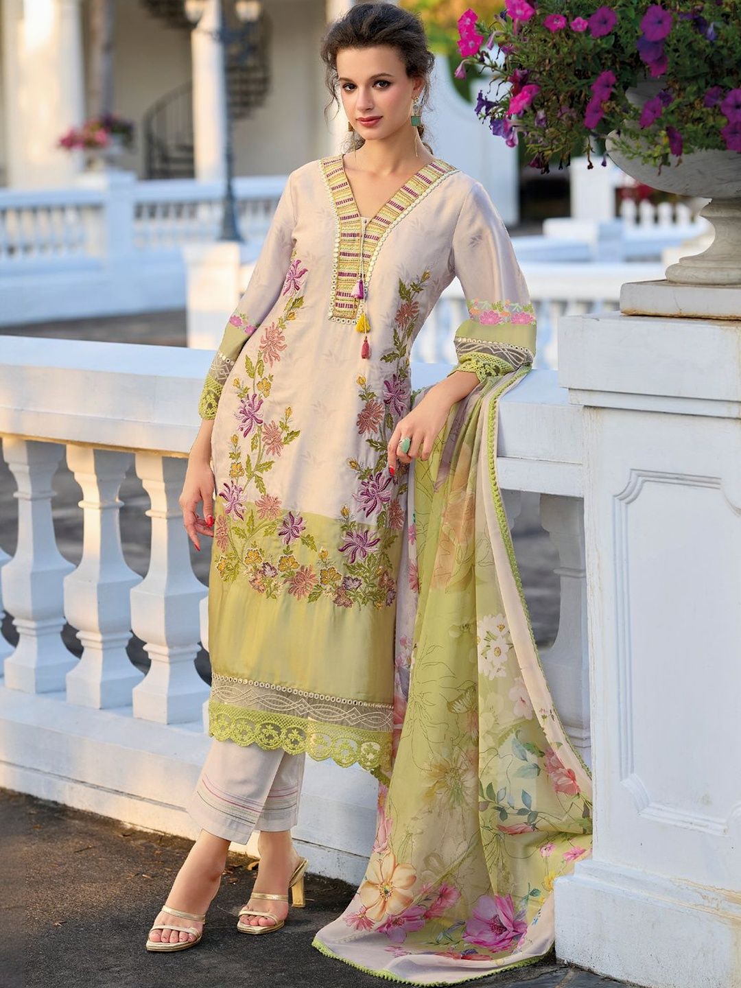 Dhiyona IE Floral Embroidered Regular Thread Work Kurta With Trouser & Dupatta