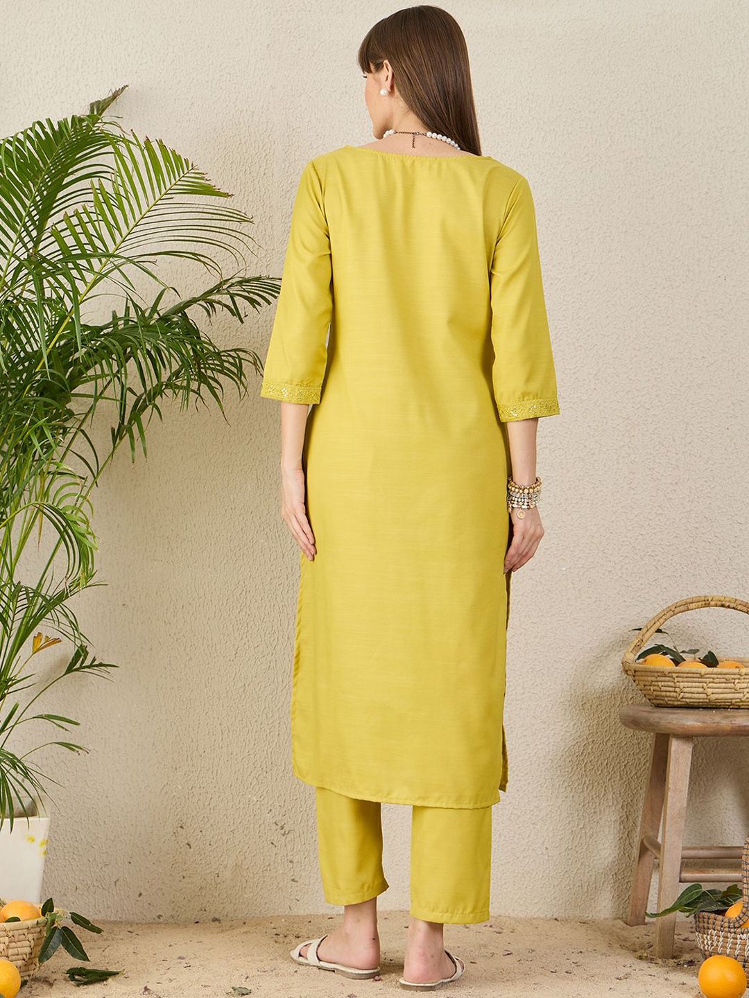 Dhiyona IE Embroidered Sequinned V-Neck Tunic With Trousers