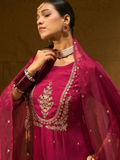 Dhiyona IE Floral Embroidered Straight Thread Work Kurta with Trousers & Dupatta