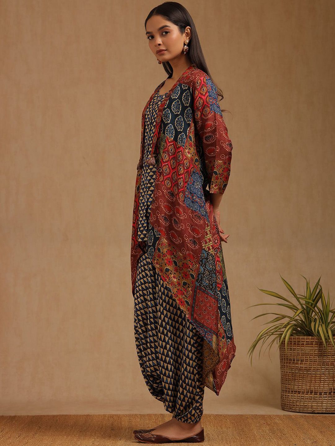 Dhiyona SO Women's Women Geometric Printed Kurt with Patiala & Jacket