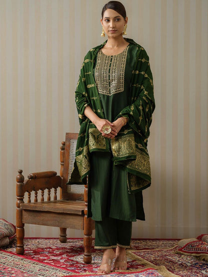 Dhiyona OD  Floral Printed Straight Kurta & Trousers With Dupatta