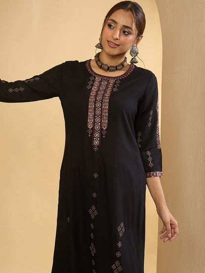 Women Ethnic Motifs Embroidered Regular Thread Work Kurta with Trousers