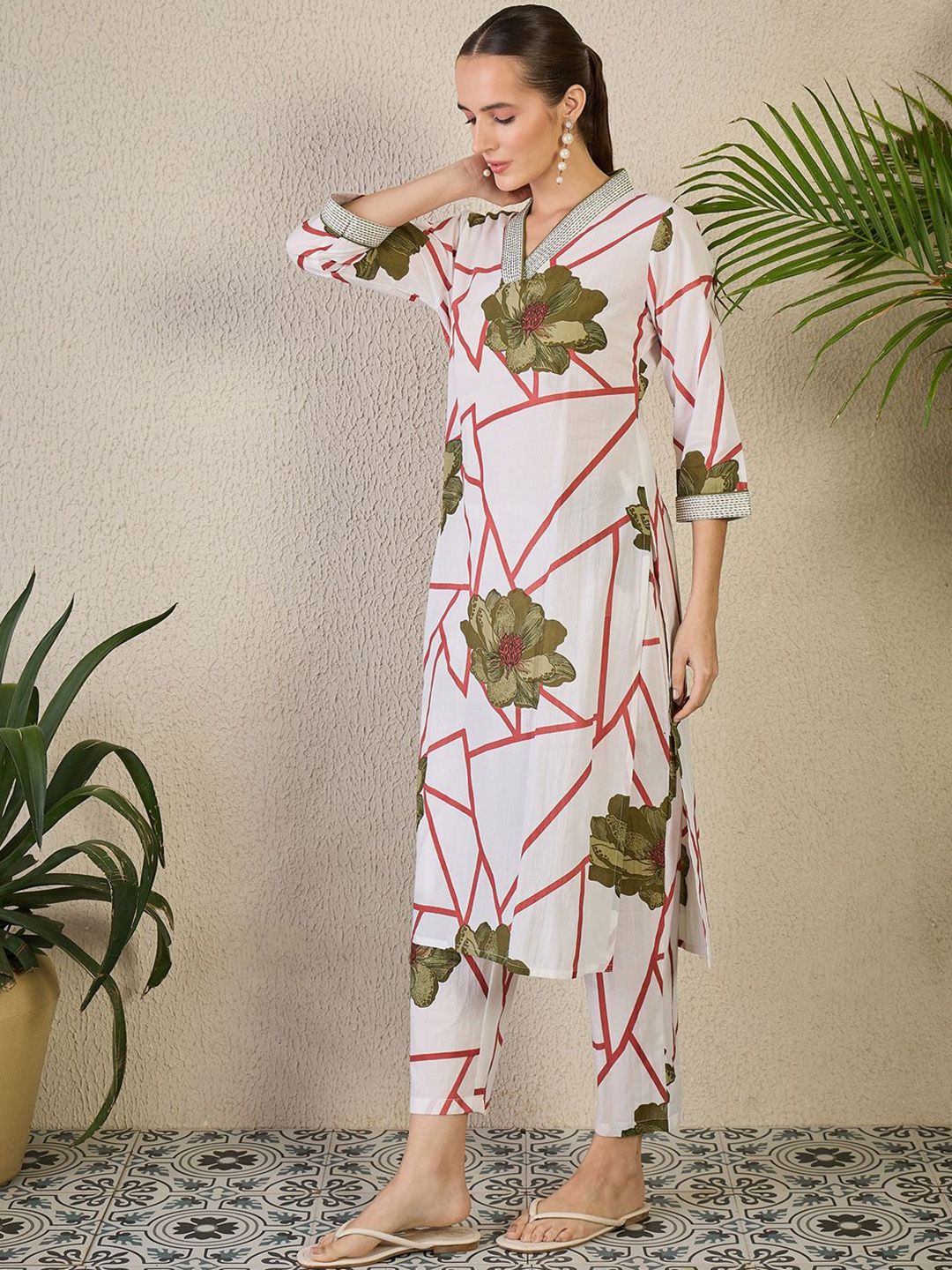 Dhiyona IE Floral Printed V-Neck Straight Pure Cotton Kurta With Trousers