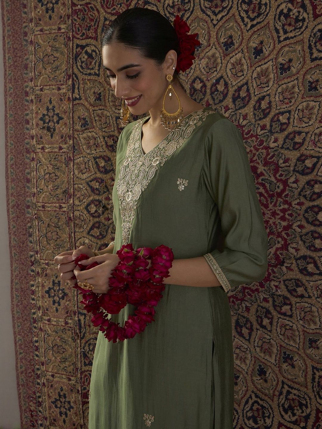 Ethnic Motifs Embroidered Thread Work Kurta With Trousers