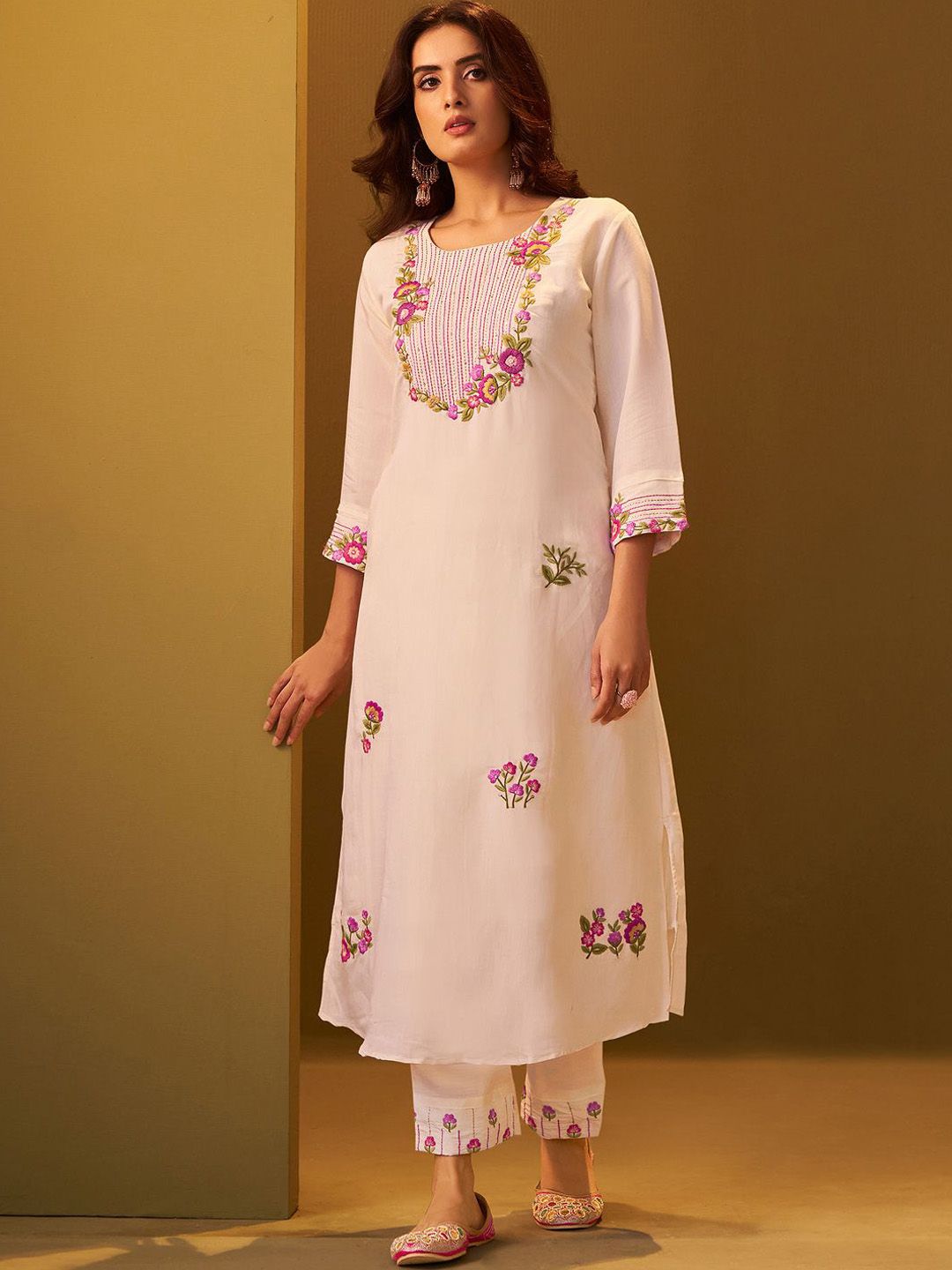 Dhiyona IE Floral Embroidered Round Neck Tunic & Trousers