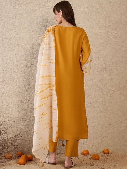 Women Floral Printed Regular Kurta with Trousers & With Dupatta