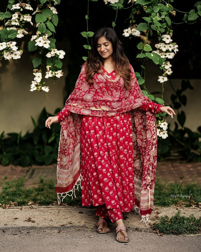 Women Viscose Printed Red Kurta And Pant Set With Dupatta