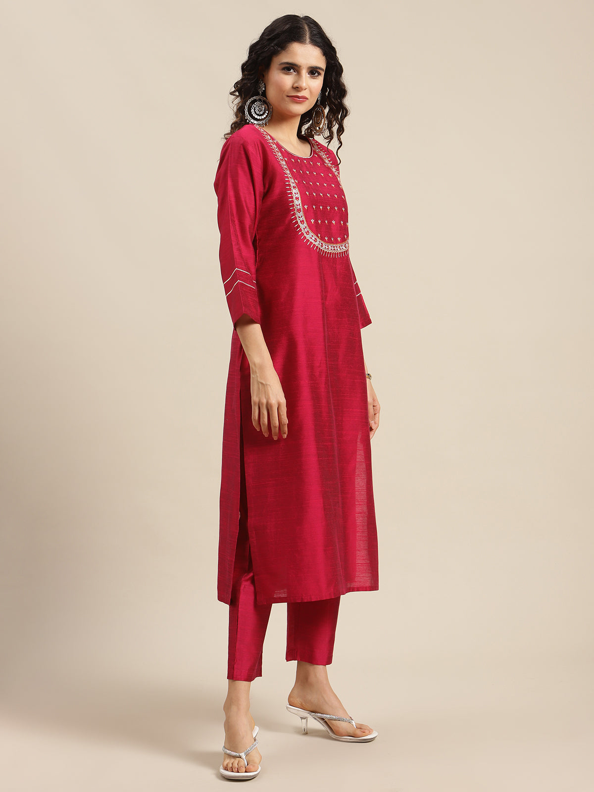 Dhiyona VR Women's Magenta & White Embellished Straight Kurta