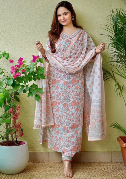 Women Pink  Embroidery Viscose Rayon Kurta, Pant And Dupatta Set