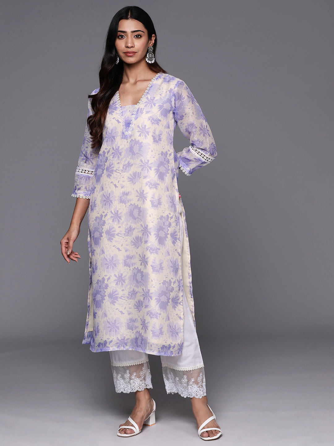 Dhiyona VR Women's Lavender Floral Printed V- Neck Three Quarter Sleeve Straight Kurta