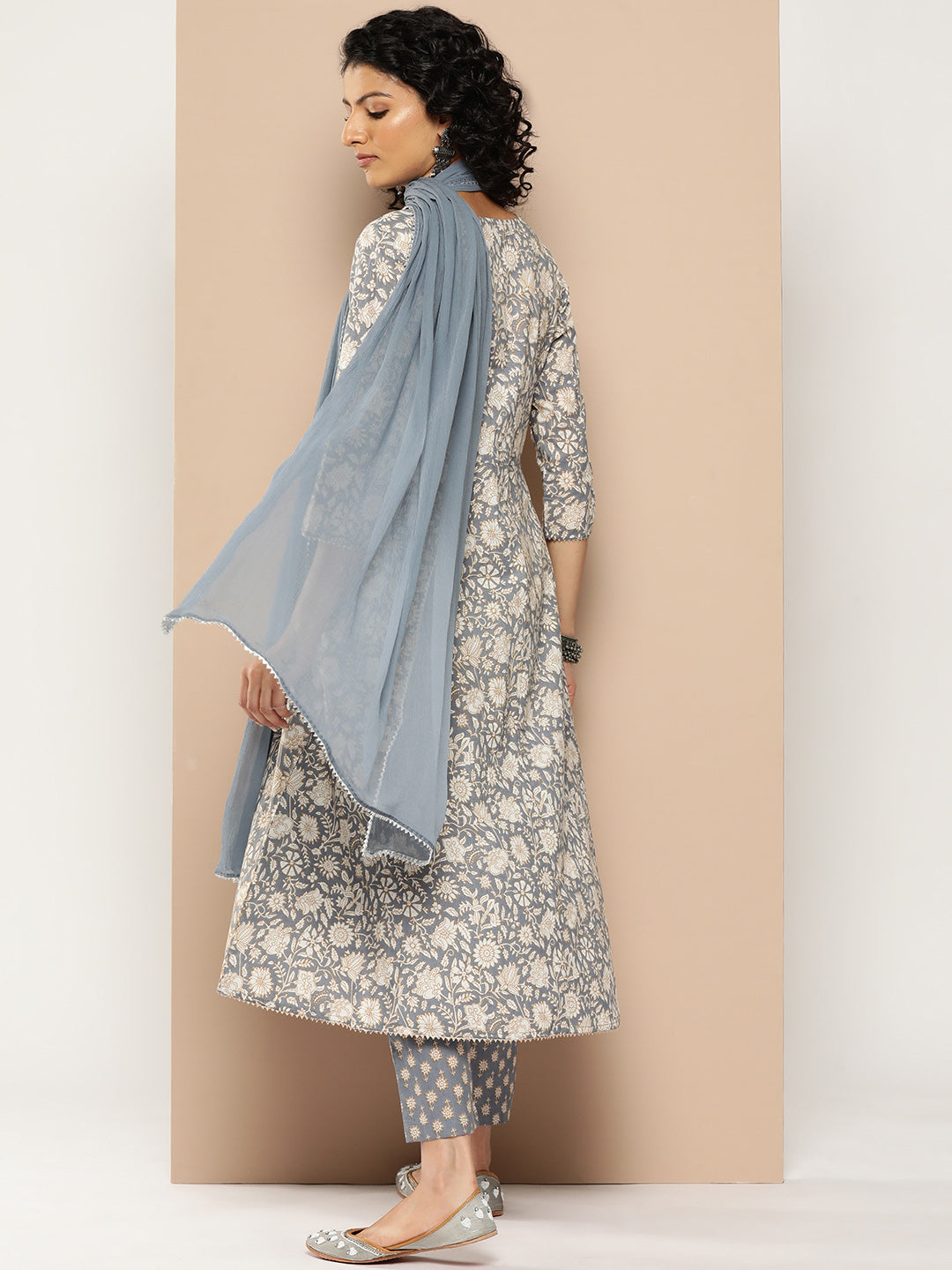 Dhiyona VR Women's Grey Floral Printed Anarkali Kurta Paired With Printed Bottom And Solid Chiffon Dupatta