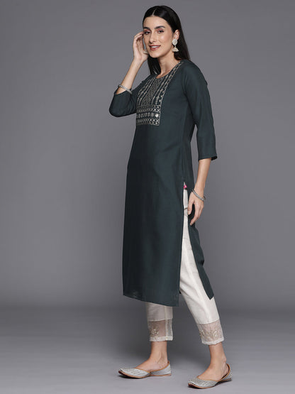 Dhiyona VR Women's Grey Round Neck Embroidered Yoke Straight Kurta With Side Slits