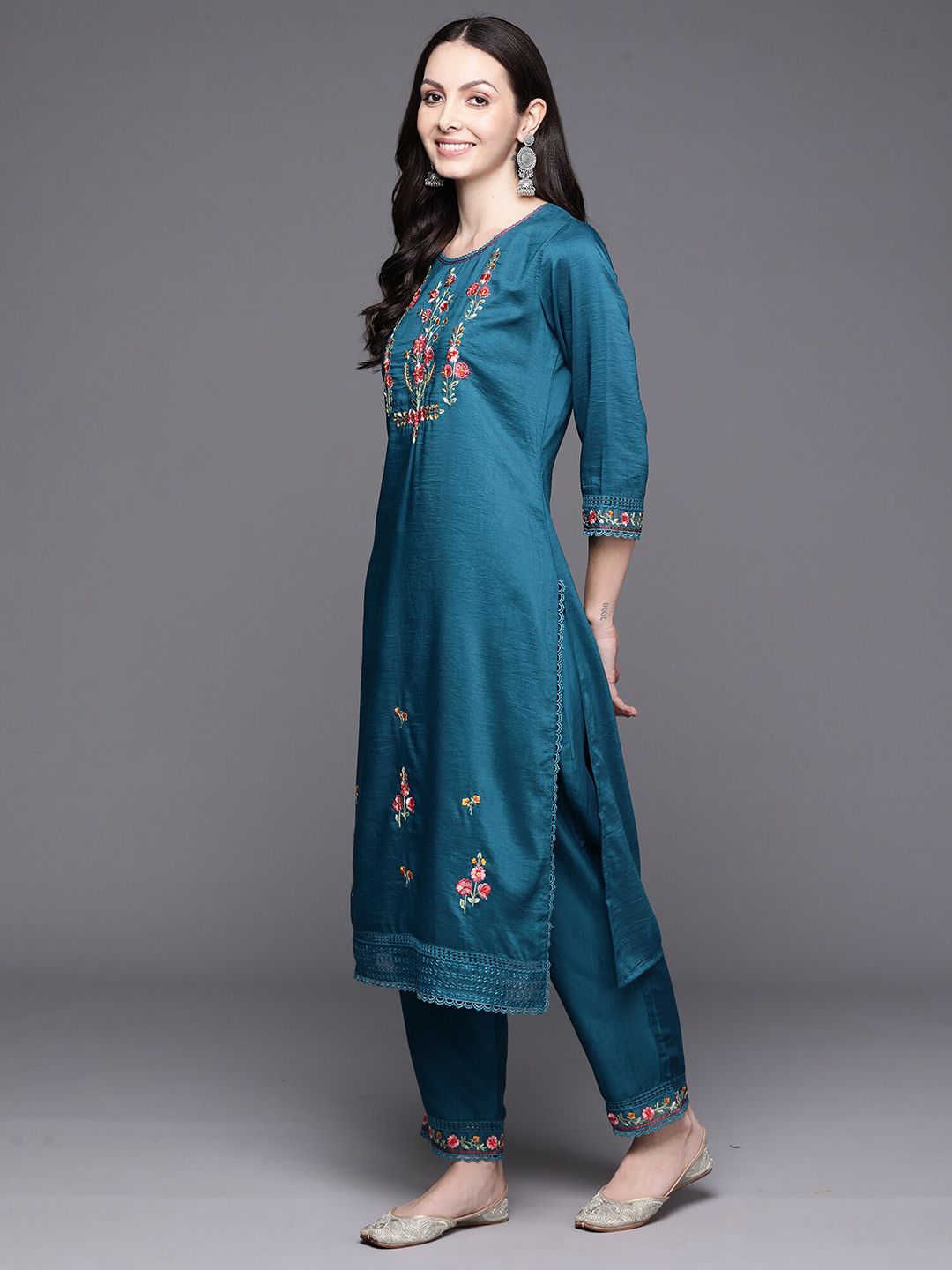 Floral Embroidered Thread Work Straight Kurta With Trousers & Dupatta