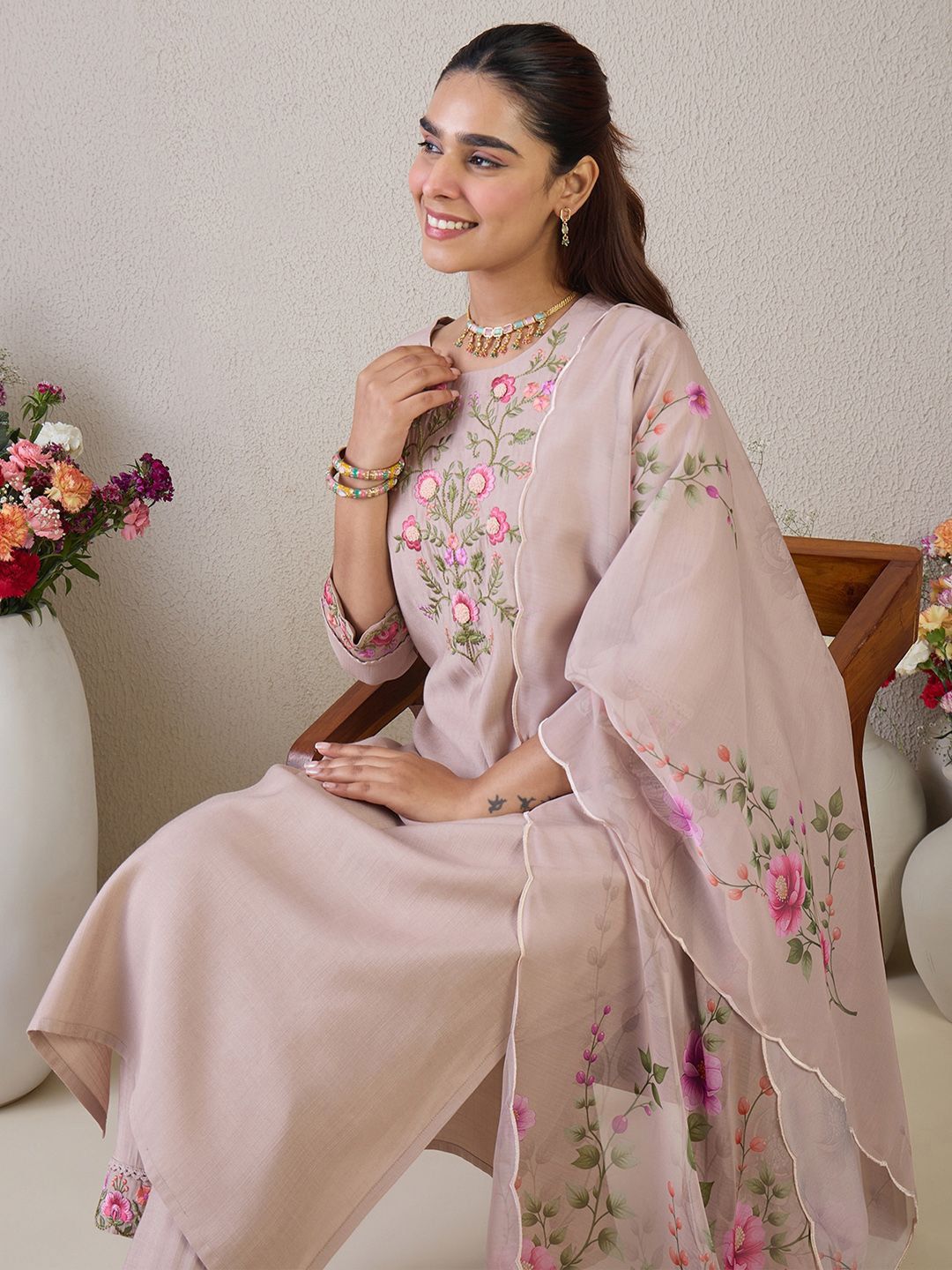 Floral Yoke Design Round Neck Thread Work Straight Kurta & Trousers & Dupatta