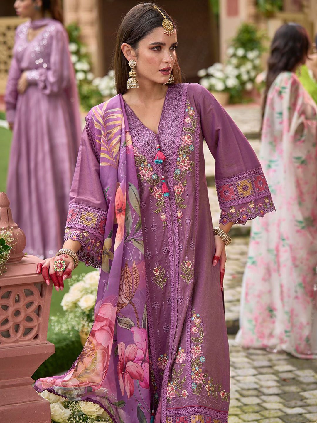 Women Floral Embroidered Panelled Thread Work Kurta with Trousers & With Dupatta