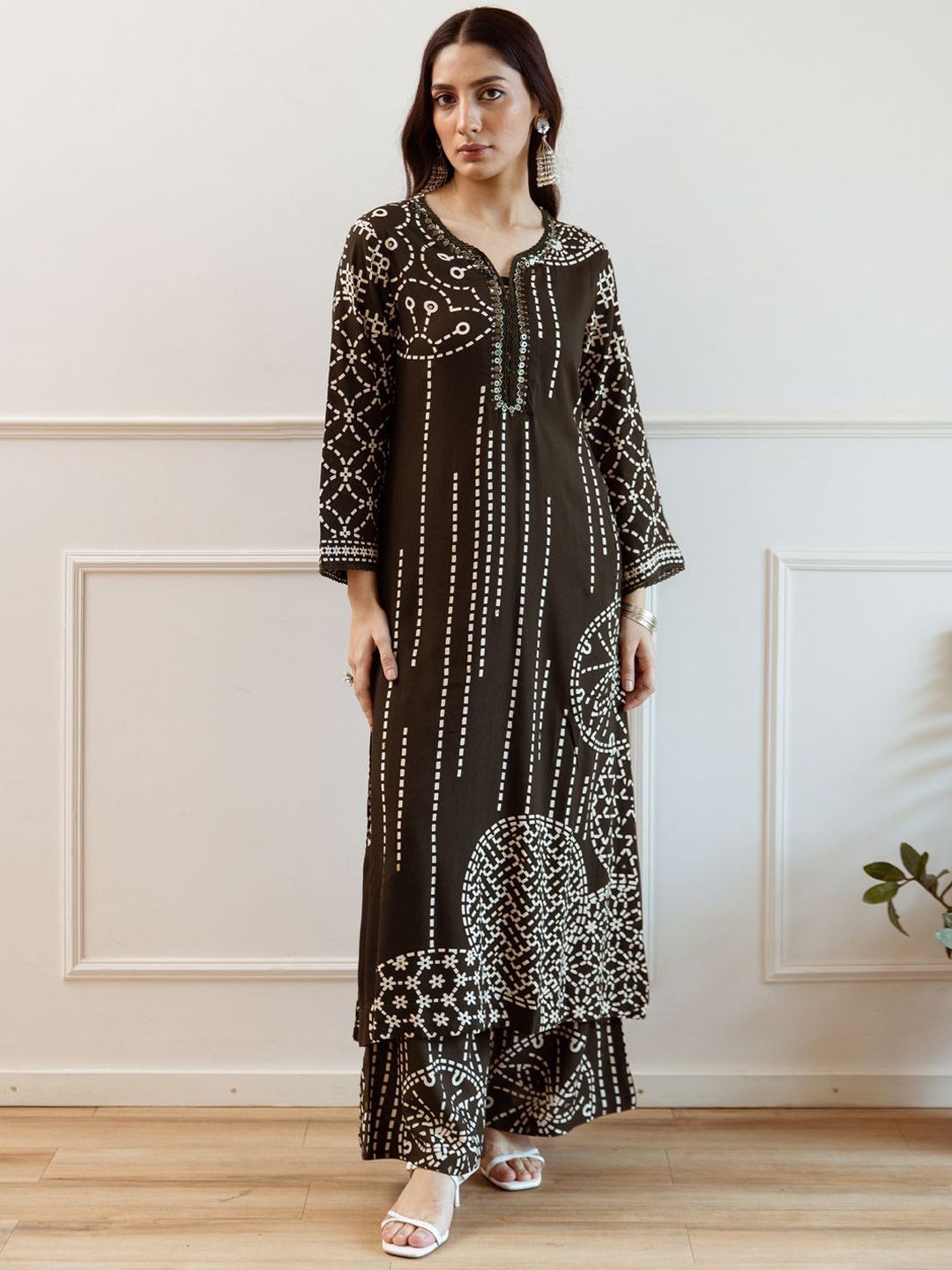 Women Printed Regular Beads and Stones Kurta with Trousers