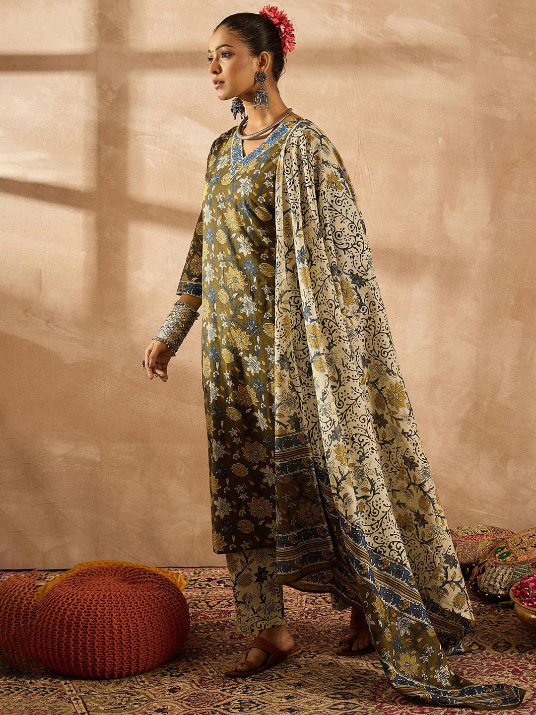 Dhiyona IE Women Floral Printed Regular Pure Cotton Kurta with Trousers & With Dupatta