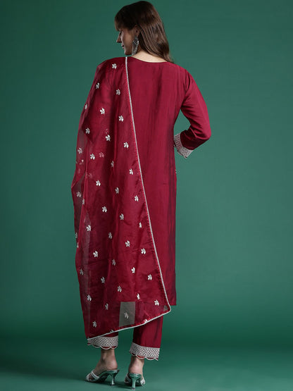 Floral Embroidered Panelled Thread Work Kurta With Trousers & Dupatta