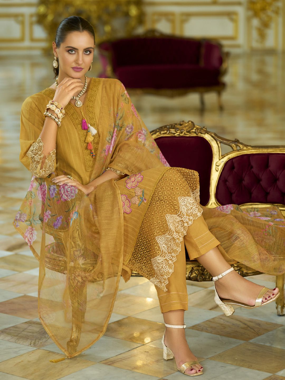 Dhiyona VA Women'sFloral Embroidered V-Neck Thread Work Pure Cotton Kurta With Trousers And Dupatta