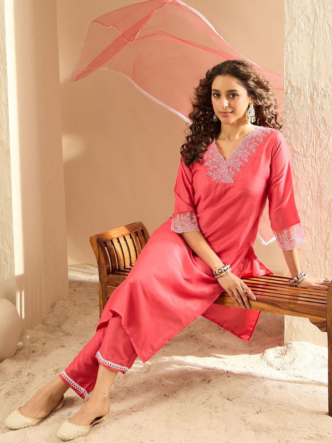 Dhiyona IE Women Floral Embroidered Regular Thread Work Kurta with Trousers & Dupatta