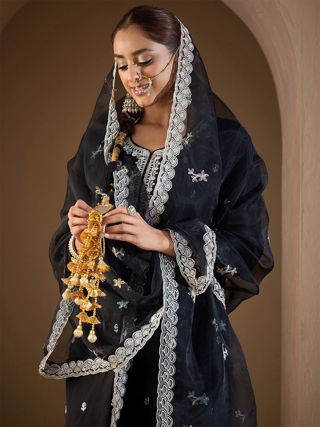 Dhiyona IE Ethnic Motifs Embroidered Kurta With Trousers & Dupatta