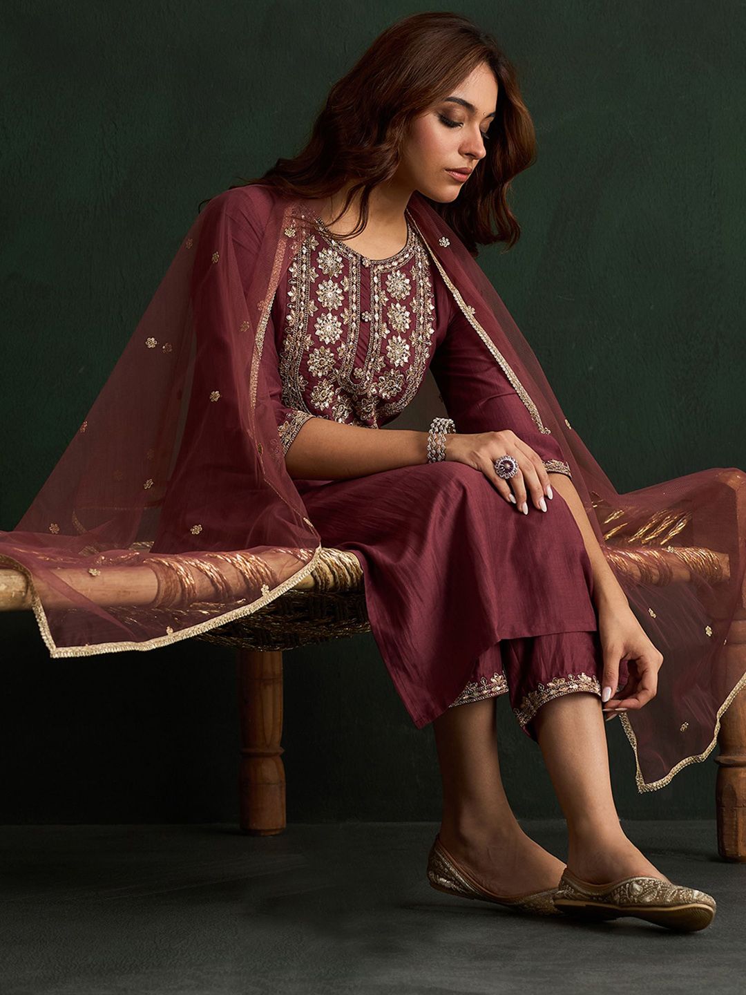 Dhiyona IE Women Floral Embroidered Regular Kurta with Trousers & With Dupatta