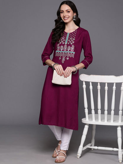Dhiyona IE Floral Embroidered Round Neck Straight Kurta