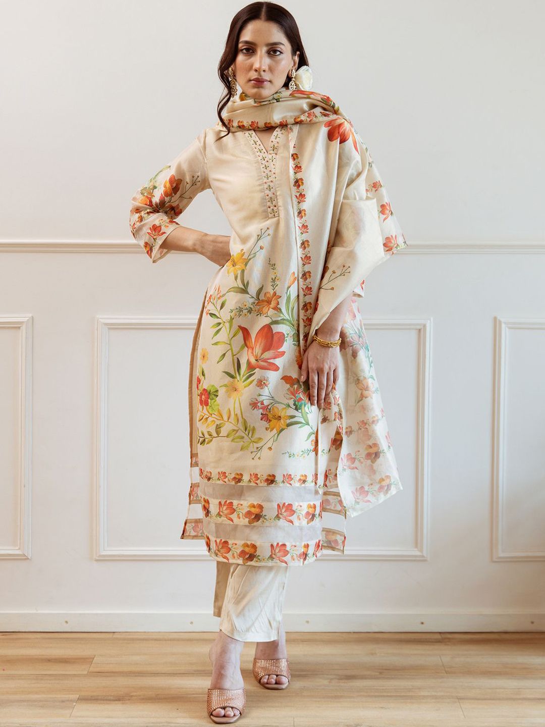 Dhiyona IE Women Floral Printed Regular Kurta with Trousers Dupatta