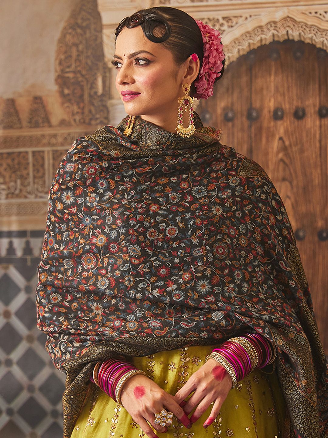 Dhiyona PA Women Paisley Woven Design Shawl