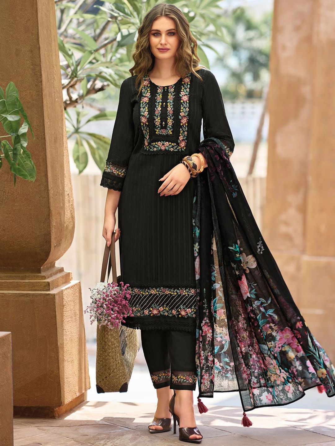 Women Floral Regular Thread Work Linen Kurta with Trousers & With Dupatta