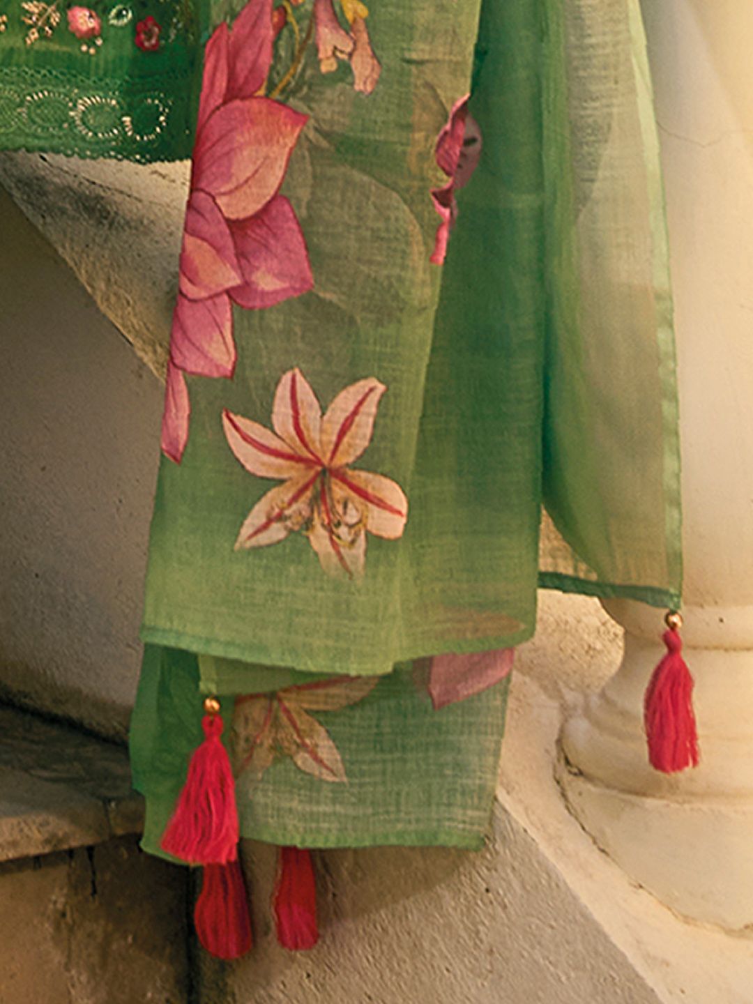 Dhiyona IE Floral Embroidered Thread Work Pure Cotton Kurta with Trousers & With Dupatta