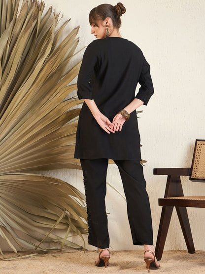 Women Floral Yoke Design Regular Thread Work Kurti with Trousers