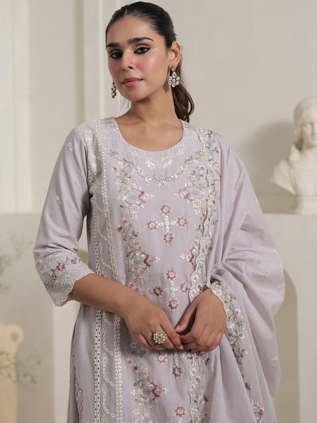 Women Floral Embroidered Regular Thread Work Pure Cotton Kurta with Trousers & With Dupatta