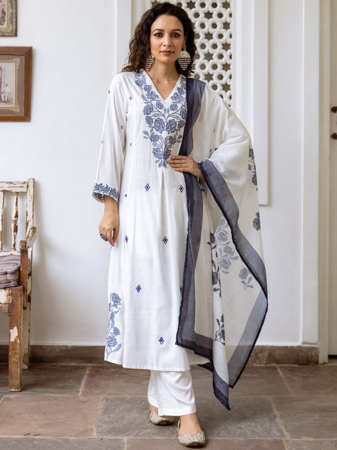 Women Floral Embroidered Regular Thread Work Pure Cotton Kurta with Trousers & With Dupatta