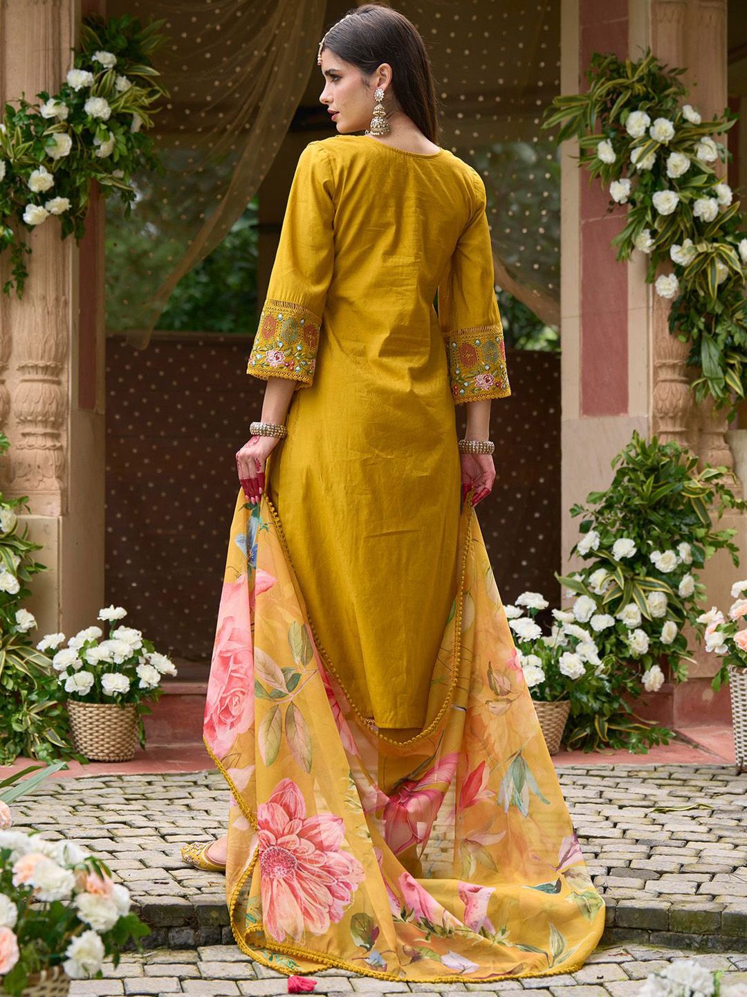 Women Floral Embroidered Panelled Thread Work Kurta with Trousers & With Dupatta