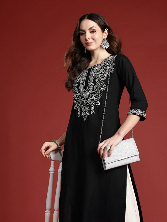 Dhiyona IE Women Paisley Embroidered Thread Work Kurta